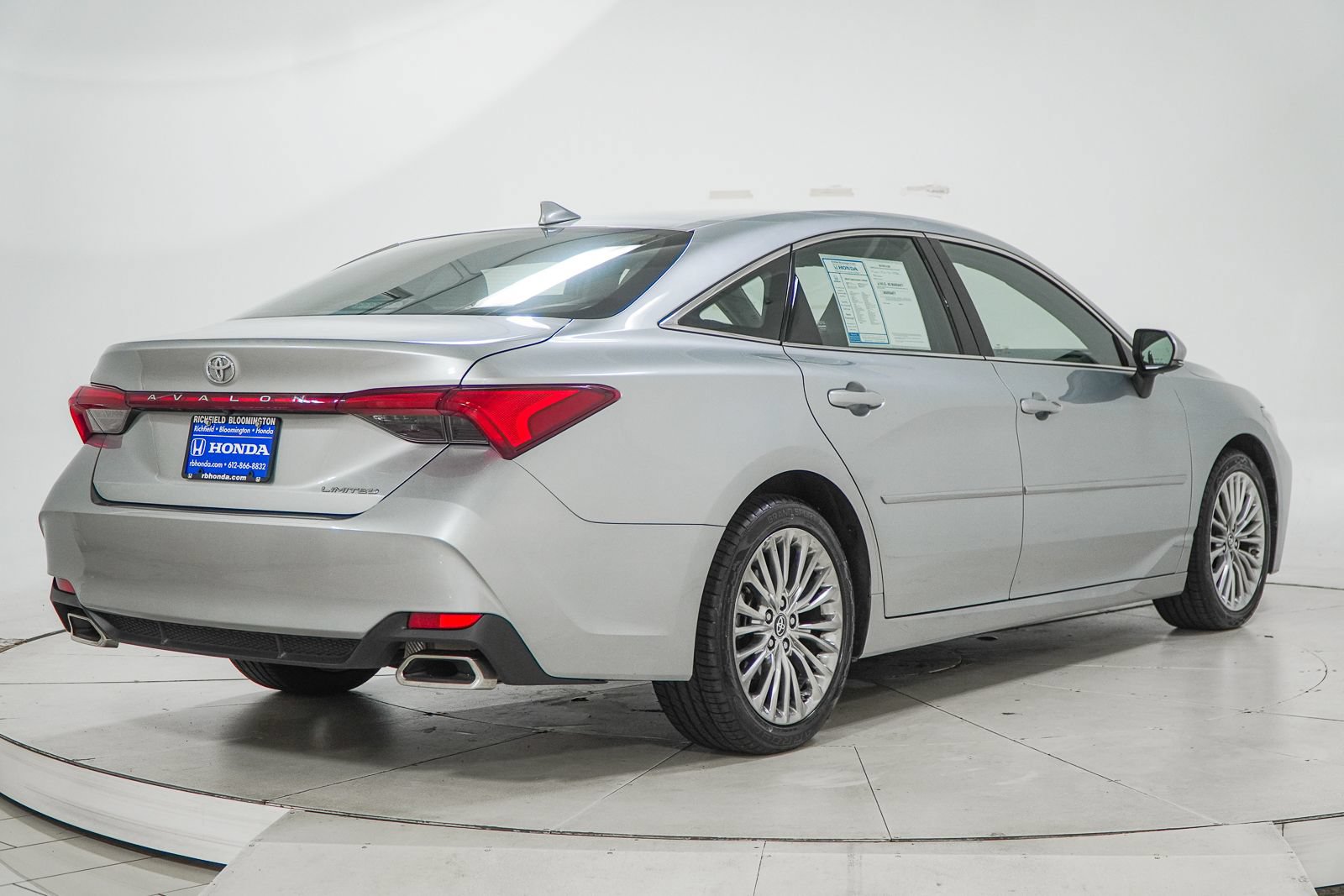 Used 2019 Toyota Avalon Limited w/ Protection Package FWD image 11
