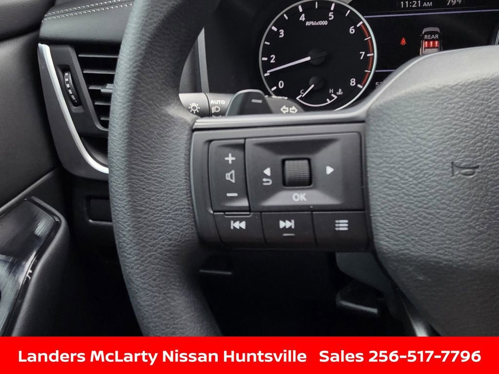 Used 2025 Nissan Rogue S AWD/4WD image 24