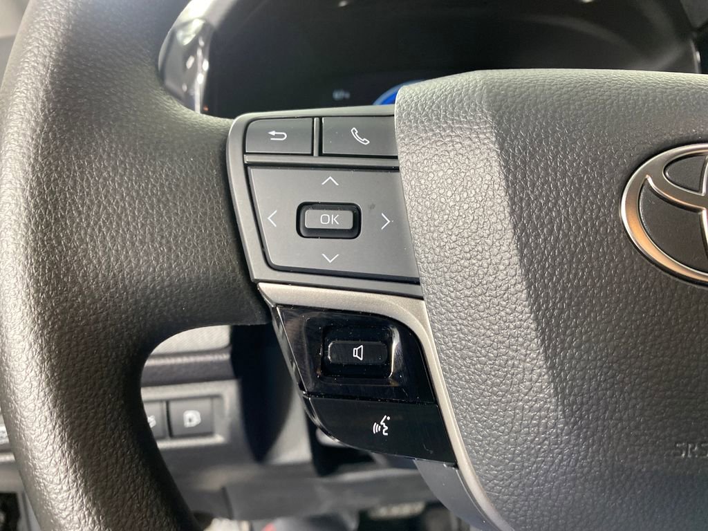 Used 2025 Toyota Camry LE w/ Convenience Package image 14