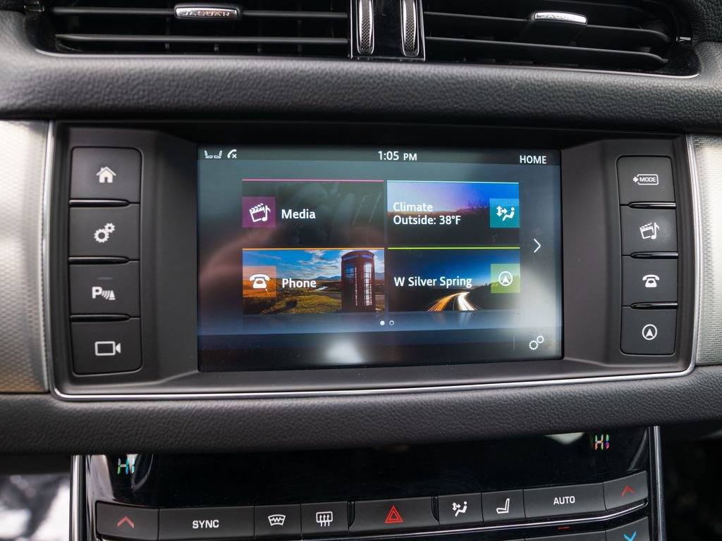 Used 2017 Jaguar XF Premium image 32