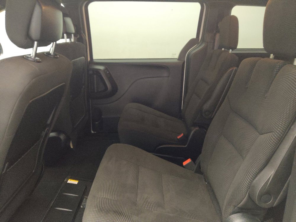 Used 2020 Dodge Grand Caravan SE FWD image 18