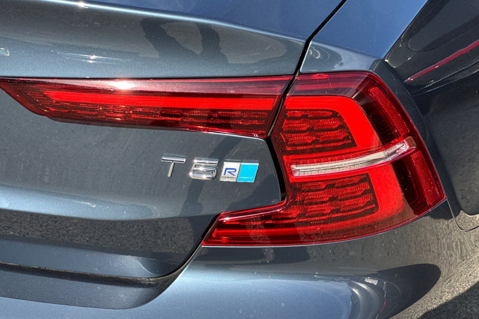 Used 2019 Volvo S60 T5 R-Design image 26