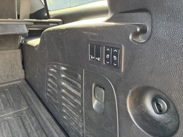 Used 2019 Chevrolet Suburban LT w/ Luxury Package RWD image 11