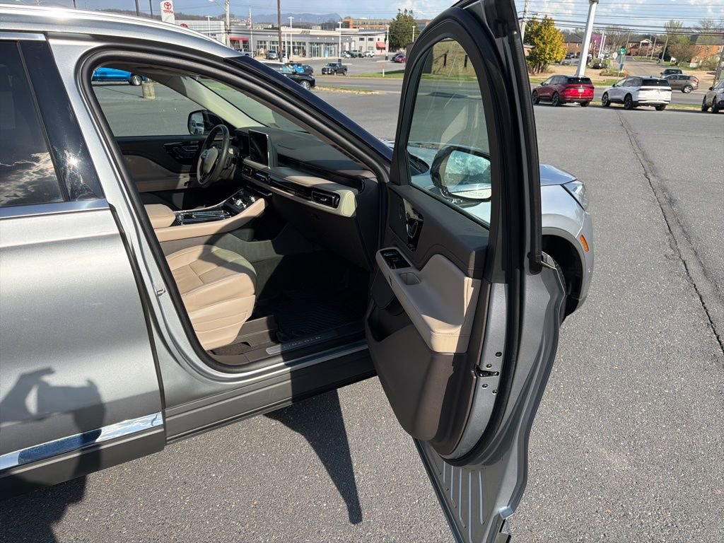 Used 2023 Lincoln Aviator Reserve w/ Elements Package Plus image 26