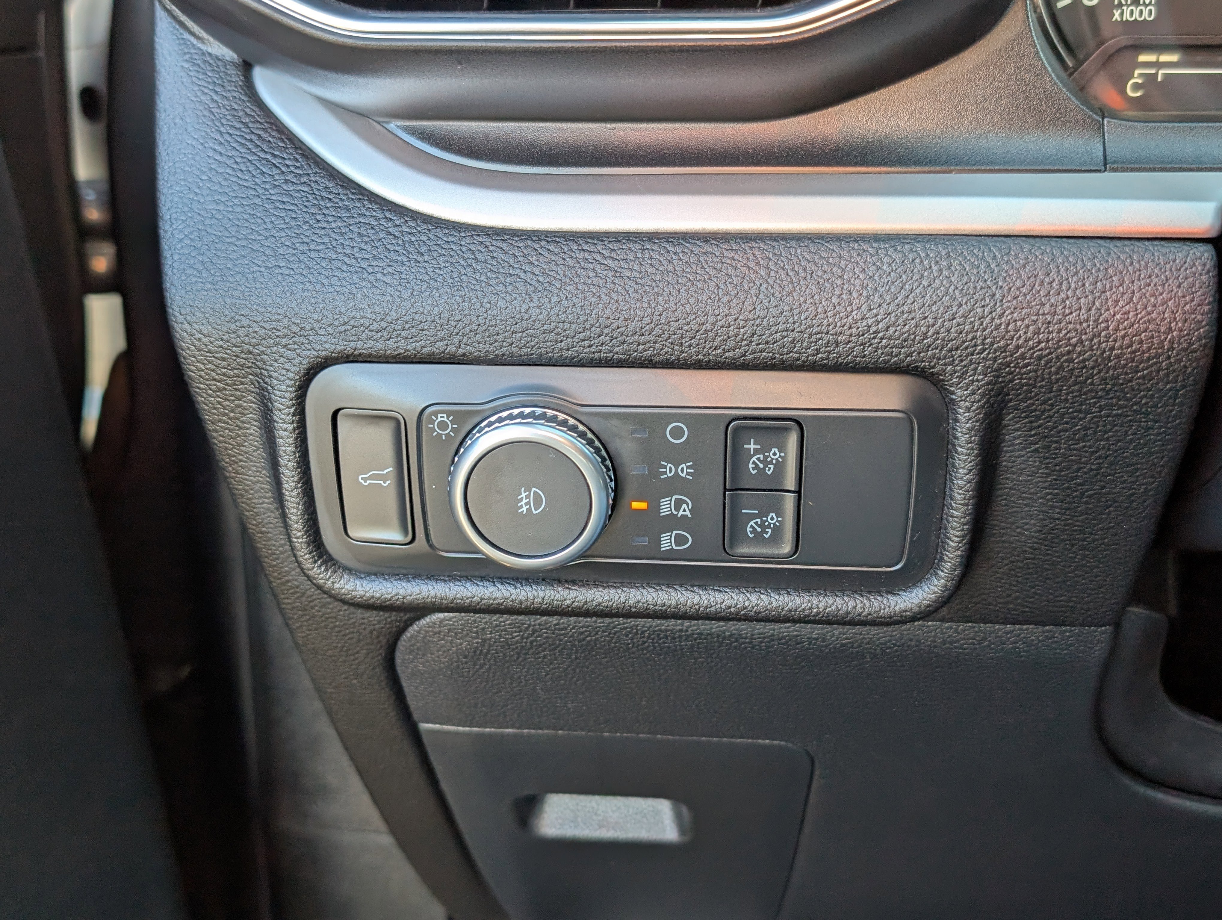 Certified 2022 Ford Explorer XLT w/ Equipment Group 202A image 22