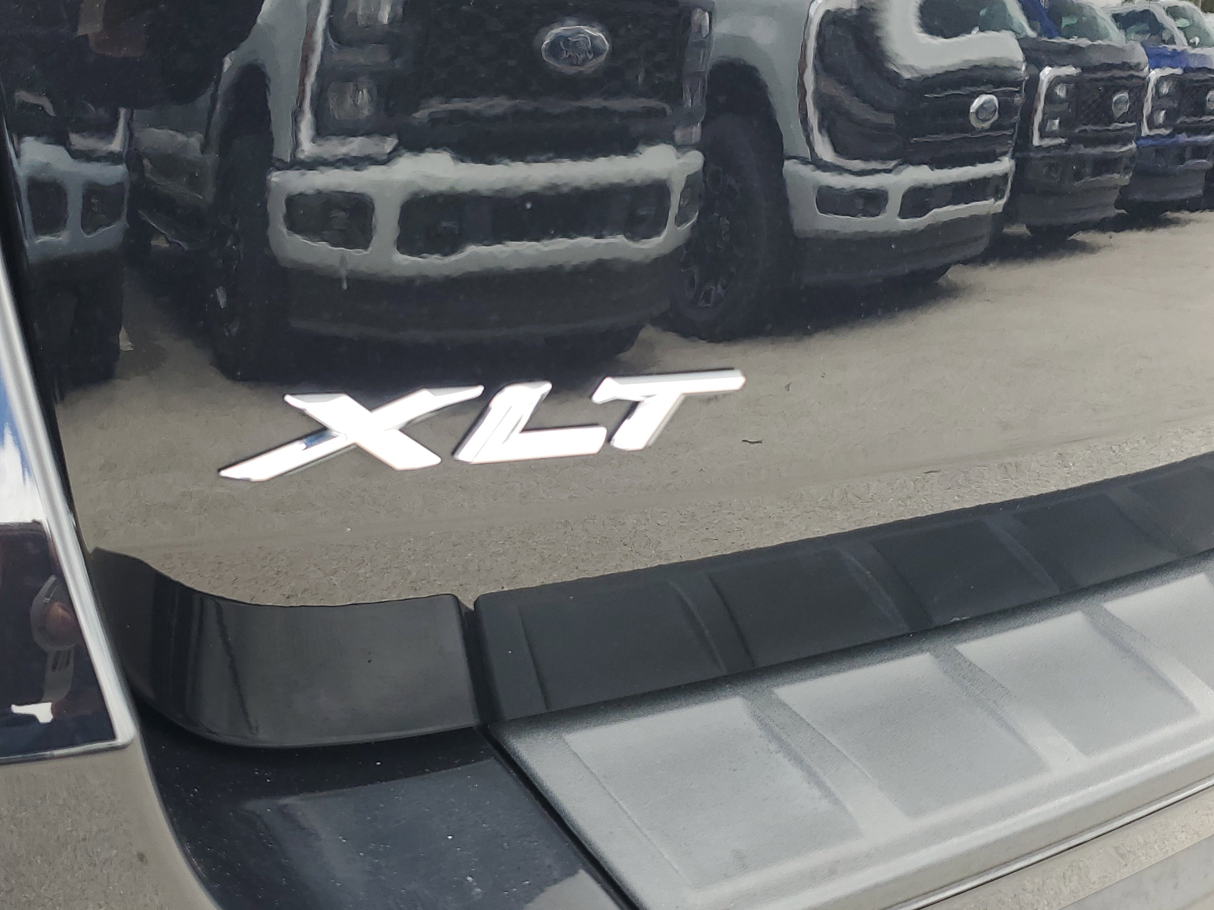 Used 2023 Ford Explorer XLT image 33