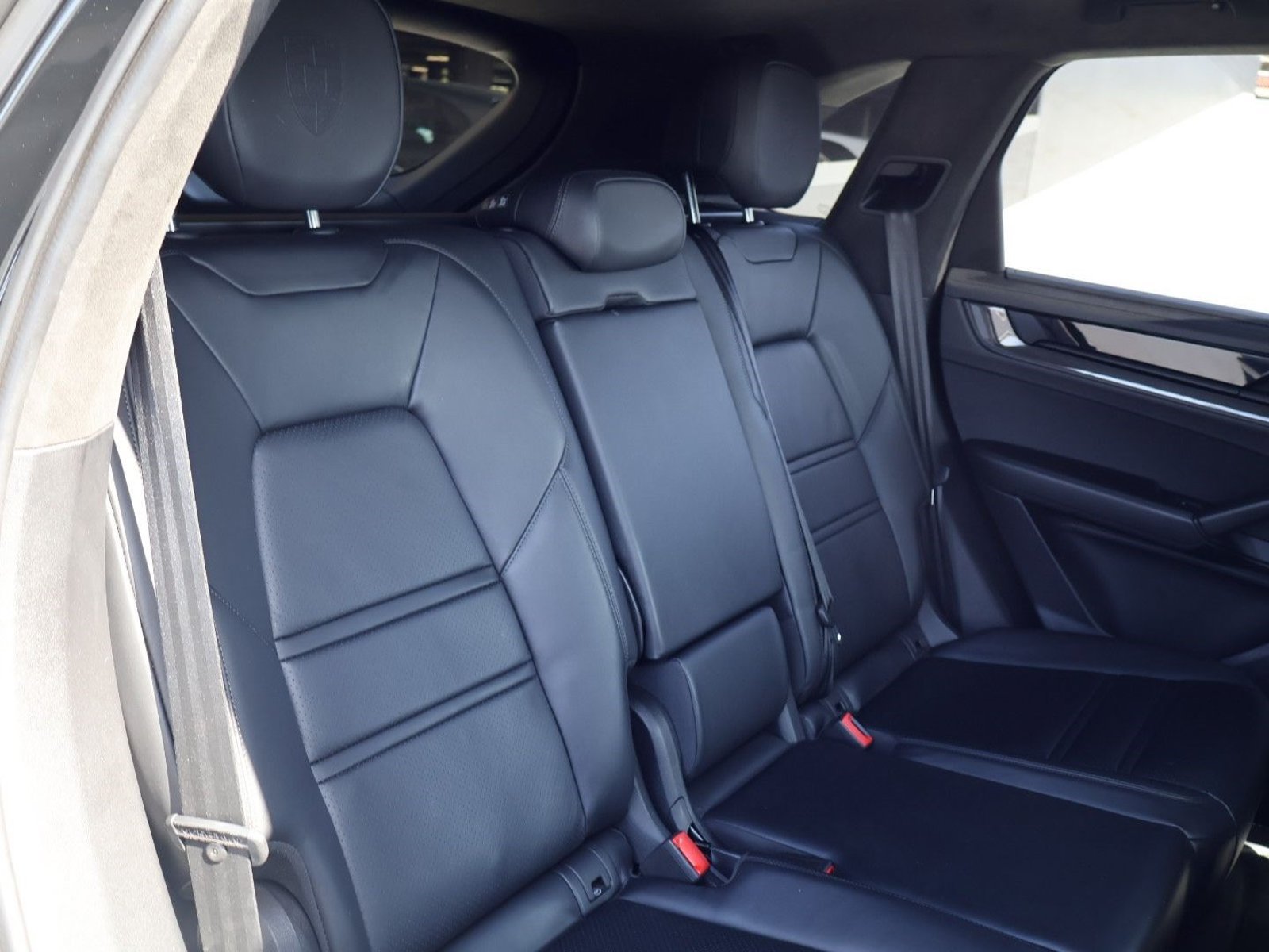 Certified 2025 Porsche Cayenne GTS AWD/4WD image 23
