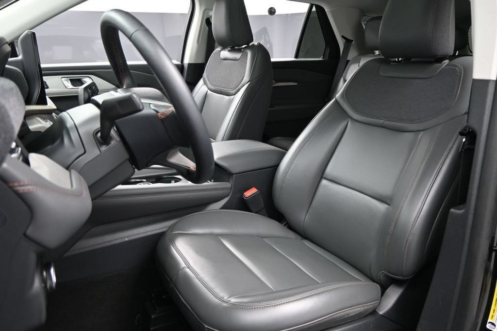 New 2025 Ford Explorer Active w/ Active Comfort Package AWD/4WD image 11