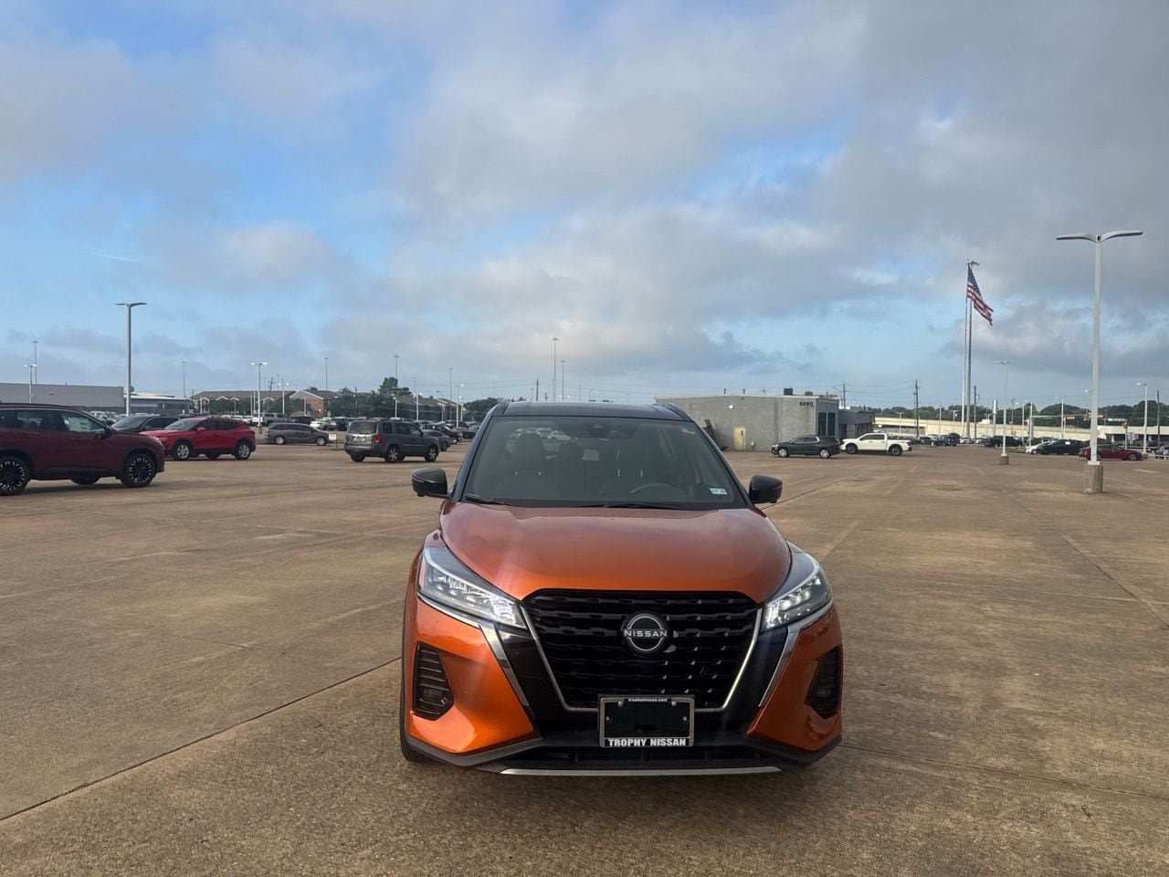 Used 2023 Nissan Kicks SR w/ SR Premium Package FWD image 4