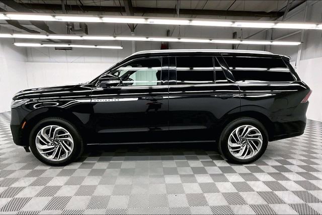 Used 2025 Lincoln Navigator Reserve image 15