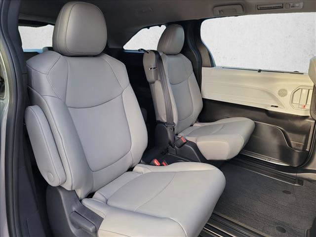 Used 2026 Toyota Sienna XLE FWD image 13