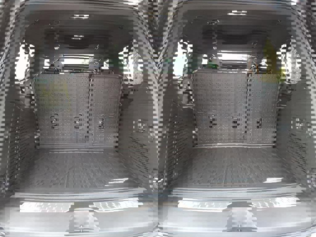 New 2026 Chevrolet Suburban Premier image 10