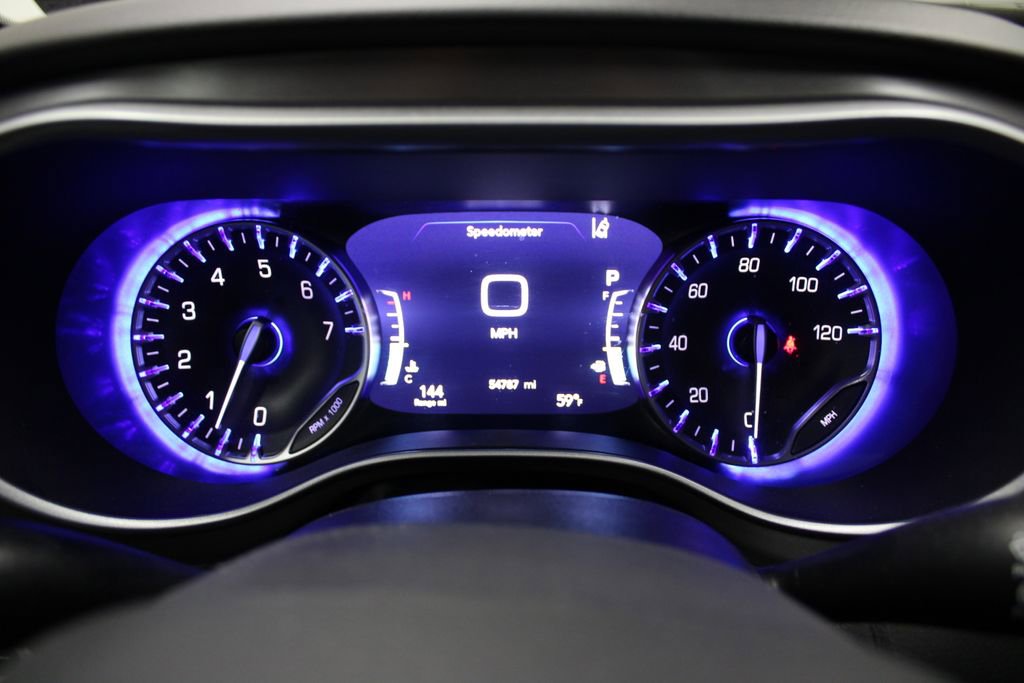 Used 2025 Chrysler Pacifica Select image 11