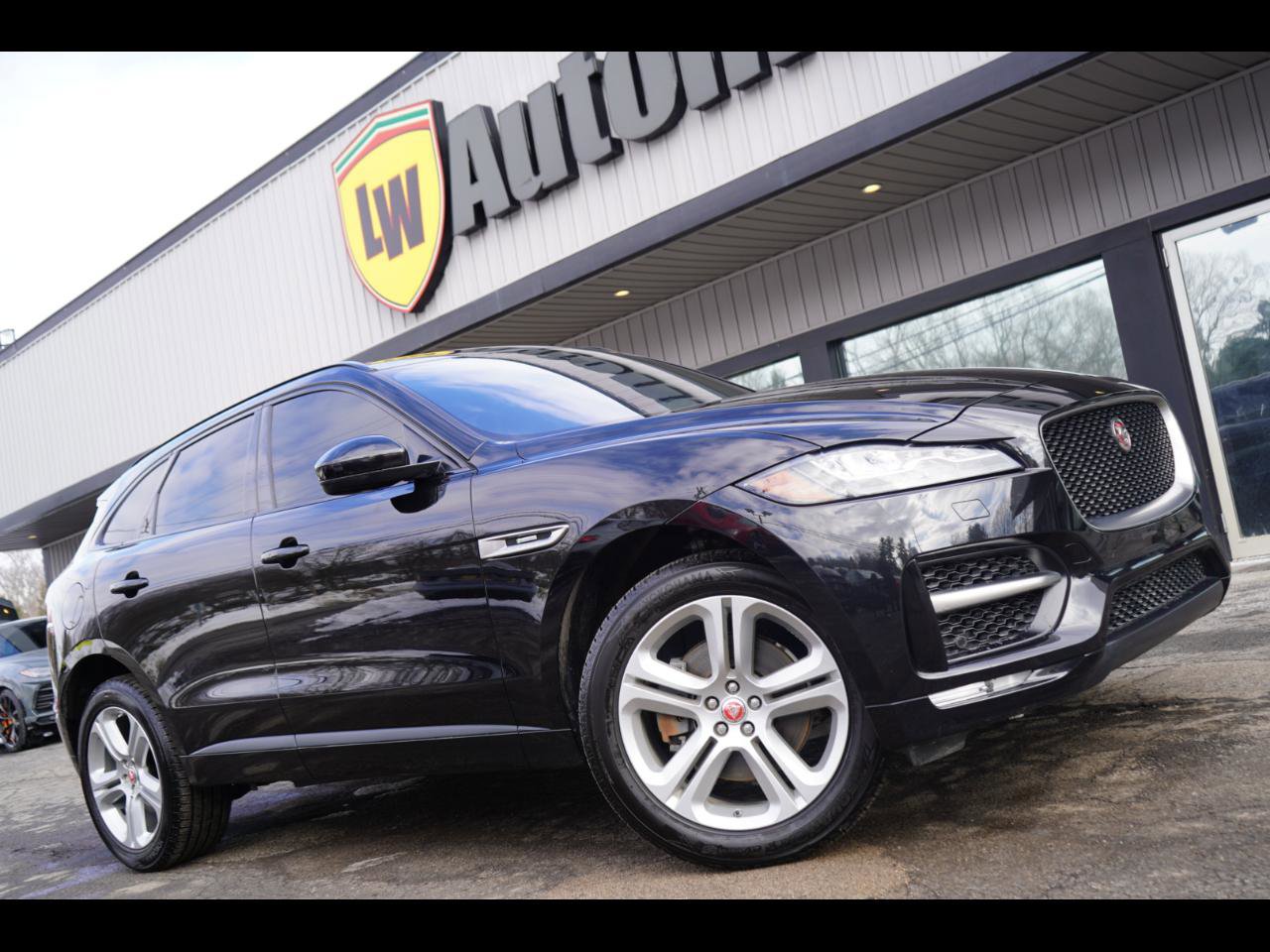 Used 2019 Jaguar F-PACE R-Sport image 1