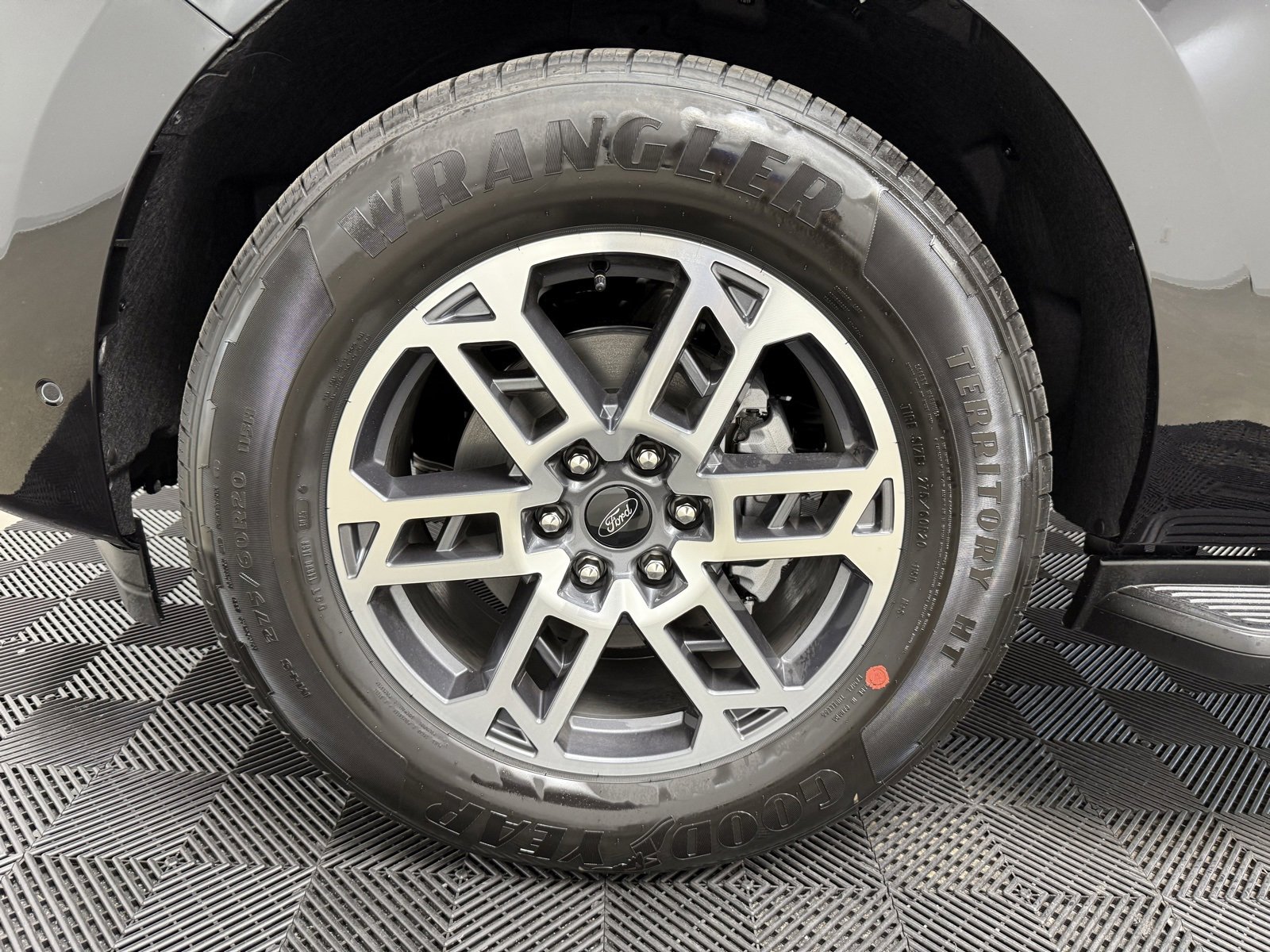 New 2025 Ford Expedition Active image 34