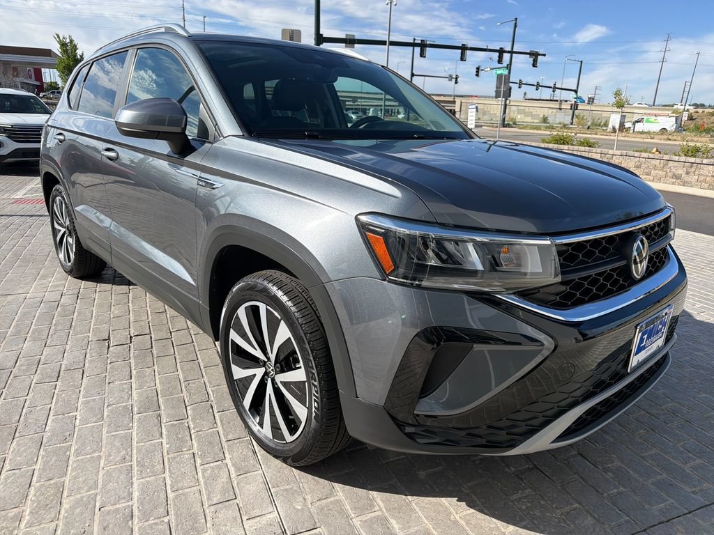 Certified 2023 Volkswagen Taos SE w/ Panoramic Sunroof Package AWD/4WD image 9