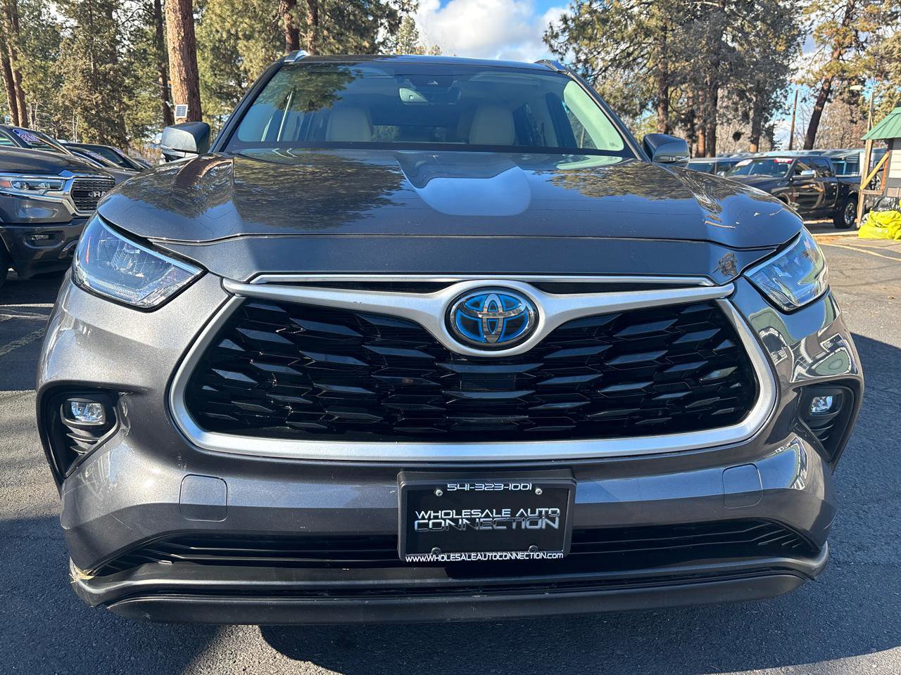 Used 2020 Toyota Highlander XLE AWD/4WD image 10