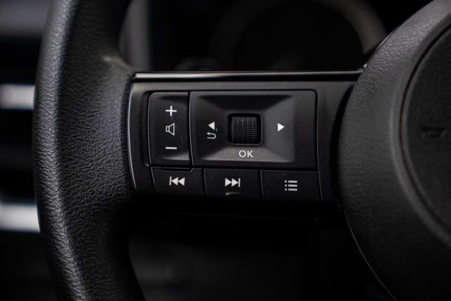 Used 2023 Nissan Rogue SV image 22