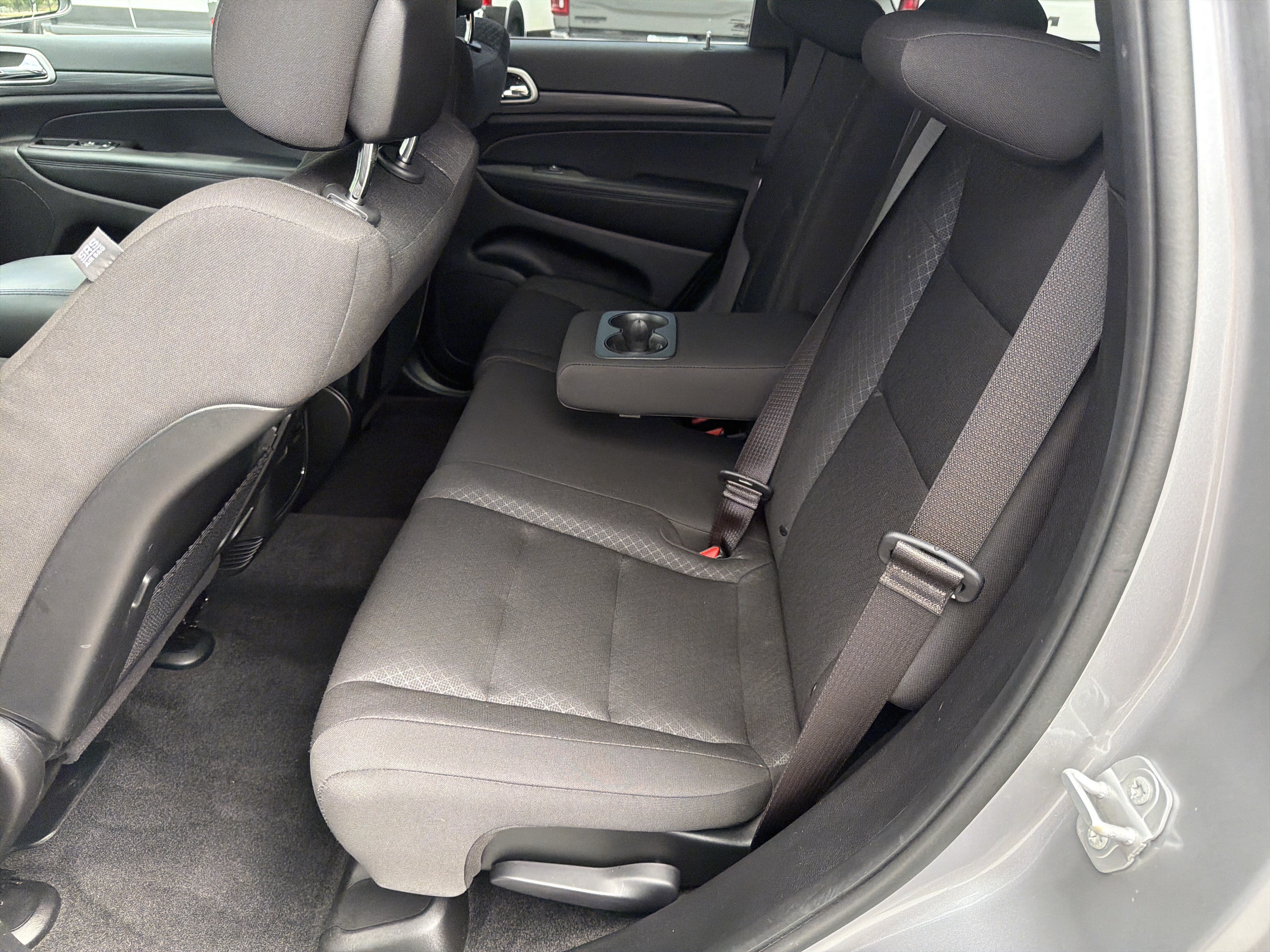 Used 2021 Jeep Grand Cherokee Laredo RWD image 24