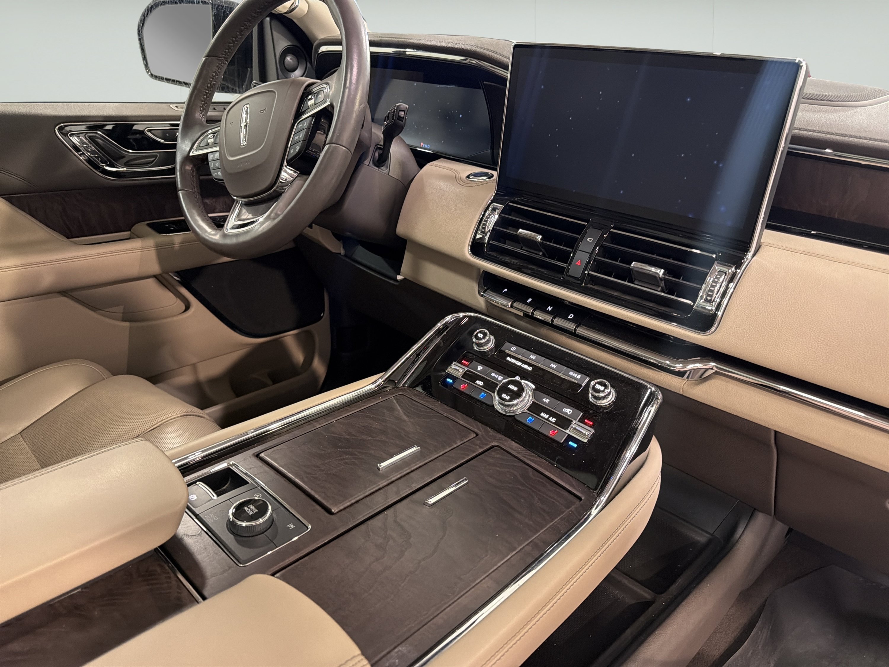 Used 2022 Lincoln Navigator 2WD image 15
