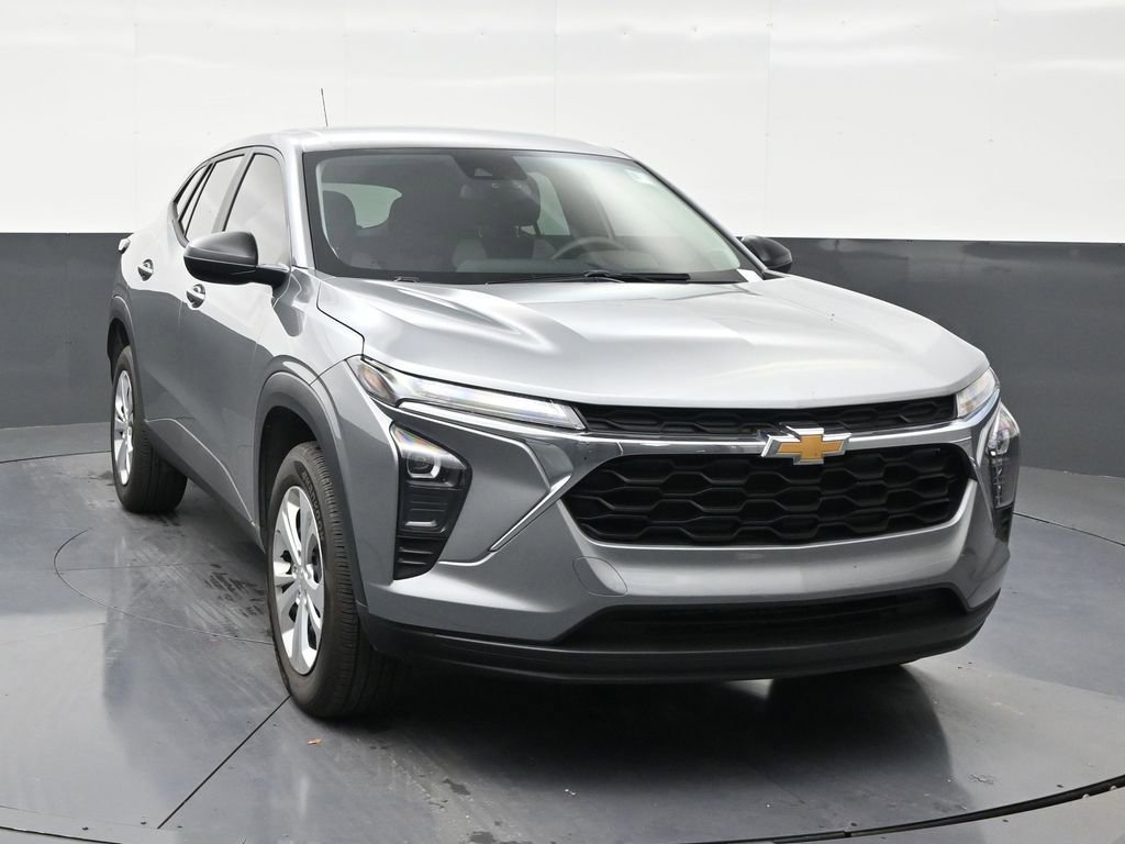 Used 2025 Chevrolet Trax LS FWD image 7