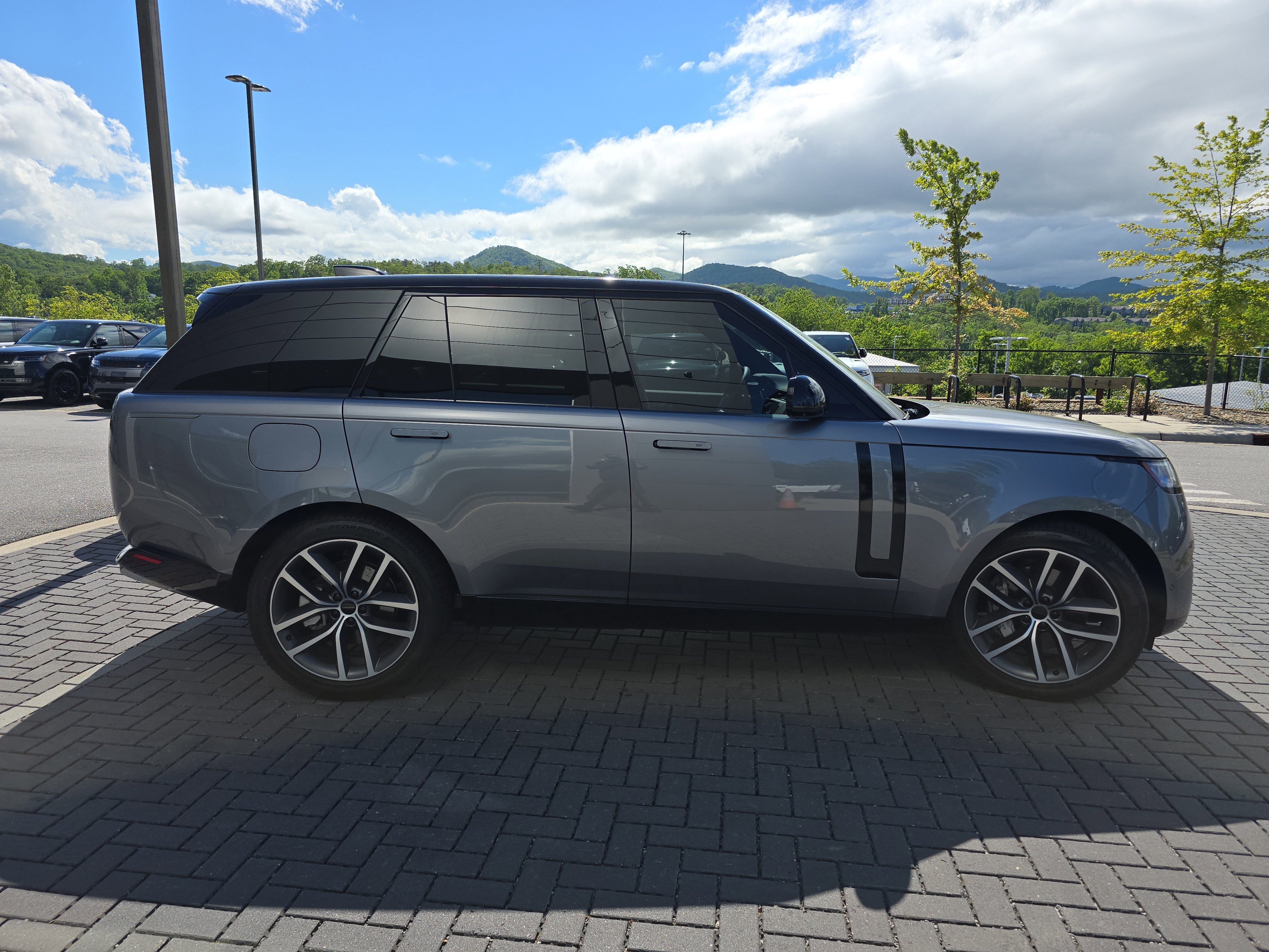 Certified 2026 Land Rover Range Rover SE AWD/4WD image 4