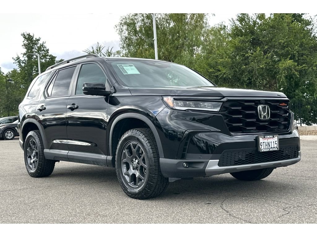 Certified 2025 Honda Pilot TrailSport image 8