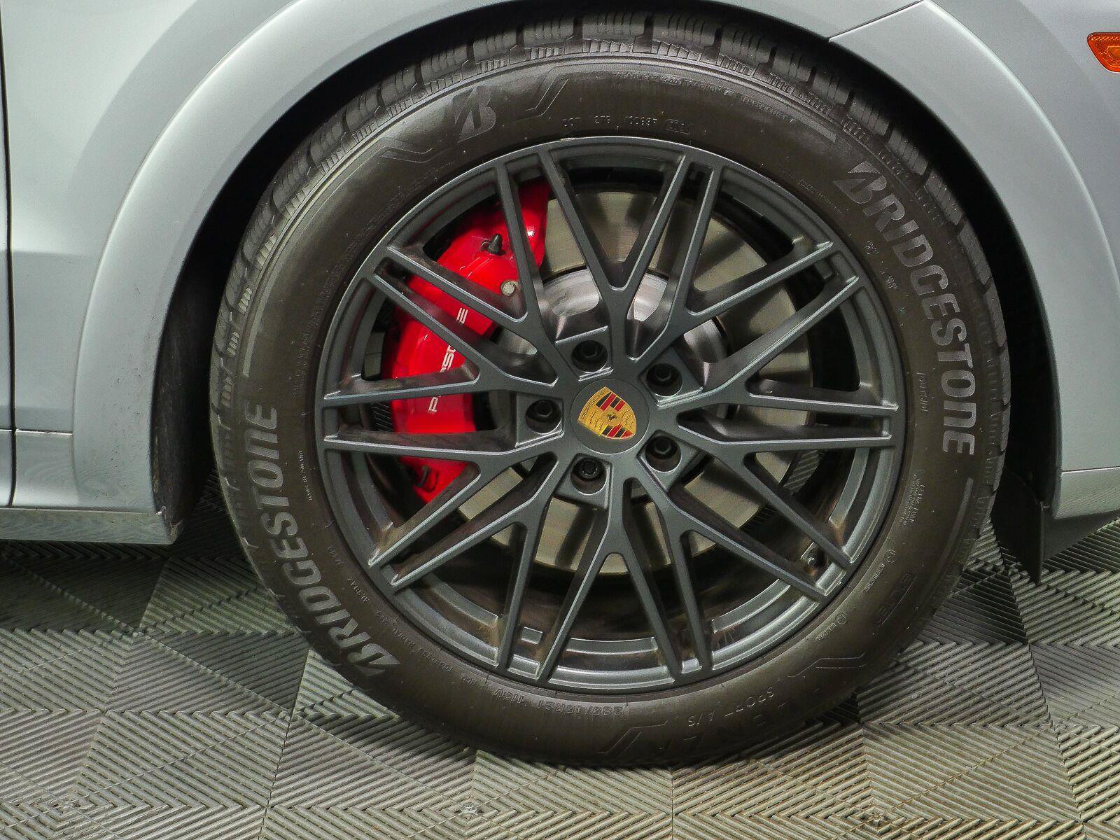 Certified 2025 Porsche Cayenne GTS AWD/4WD image 37