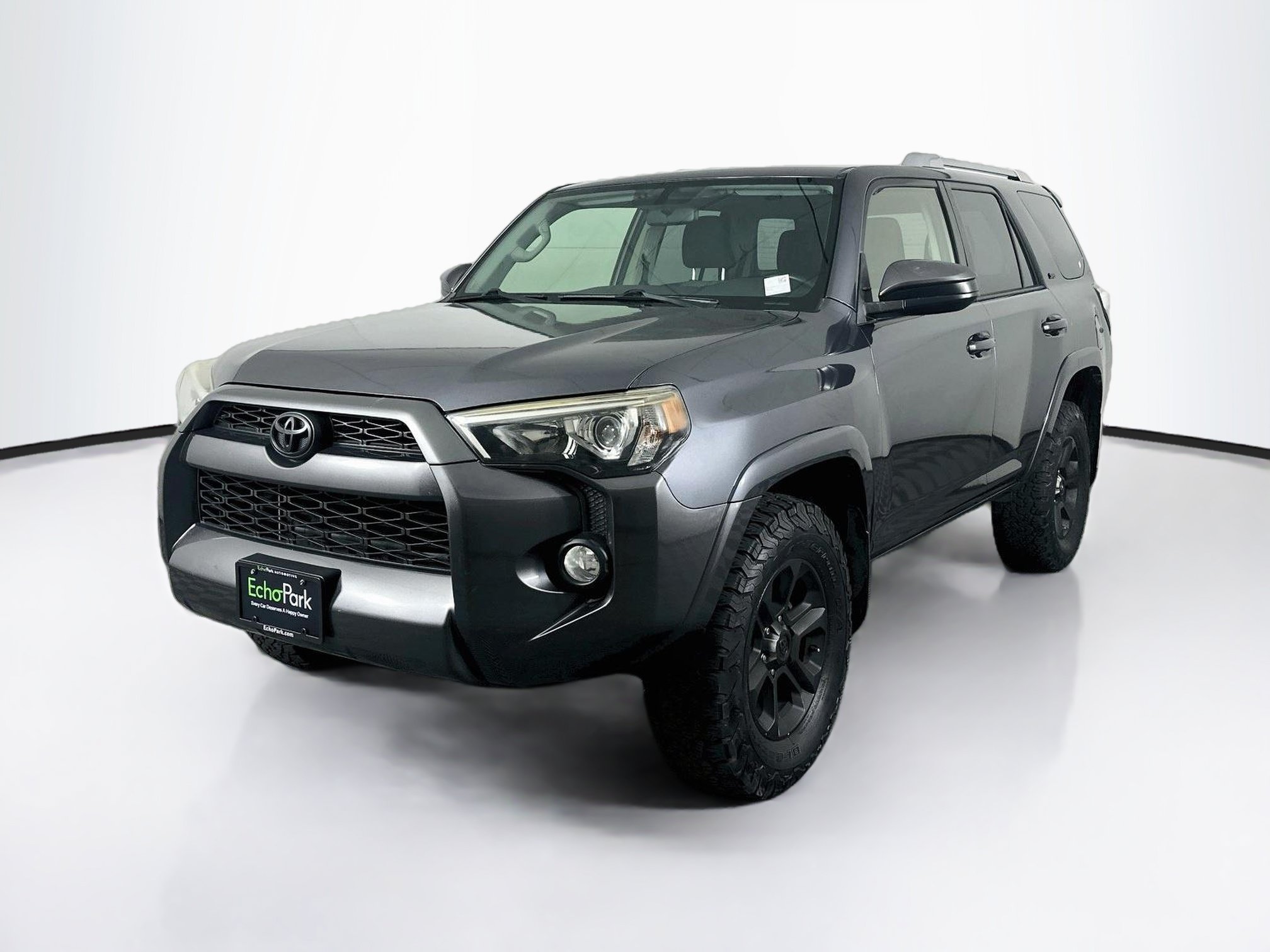 Used 2016 Toyota 4Runner SR5 AWD/4WD image 3