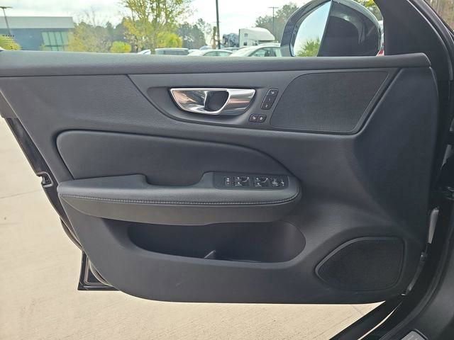 Used 2025 Volvo V60 B5 Cross Country Plus image 38