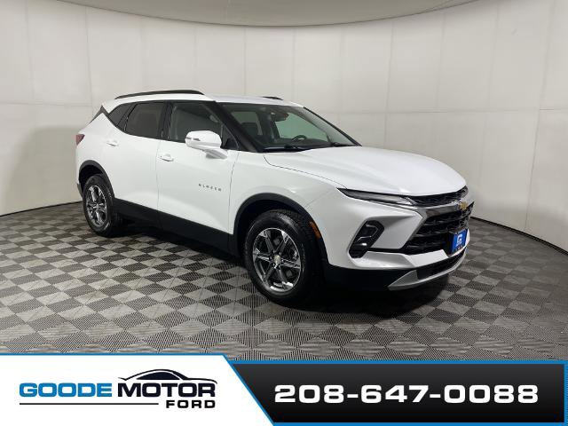 Used 2023 Chevrolet Blazer LT image 2