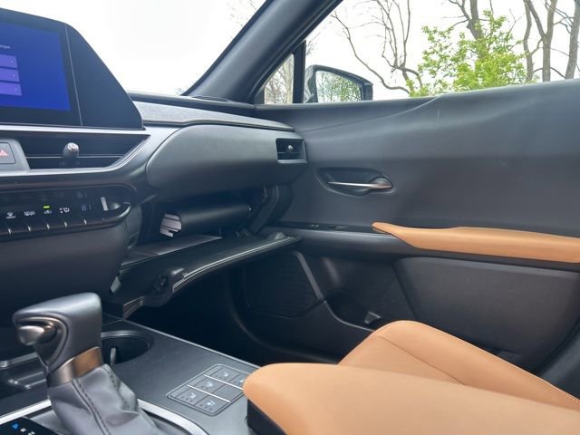 Used 2024 Lexus UX 250h AWD w/ Premium Package image 28