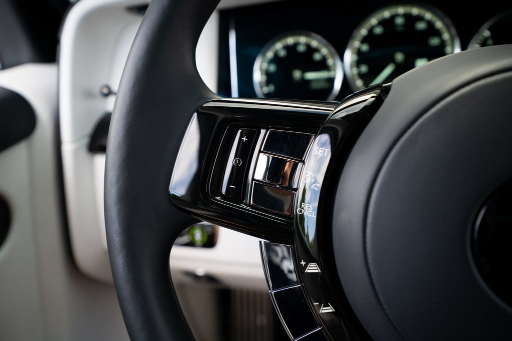 Used 2022 Rolls-Royce Phantom Sedan w/ The Phantom Package RWD image 36