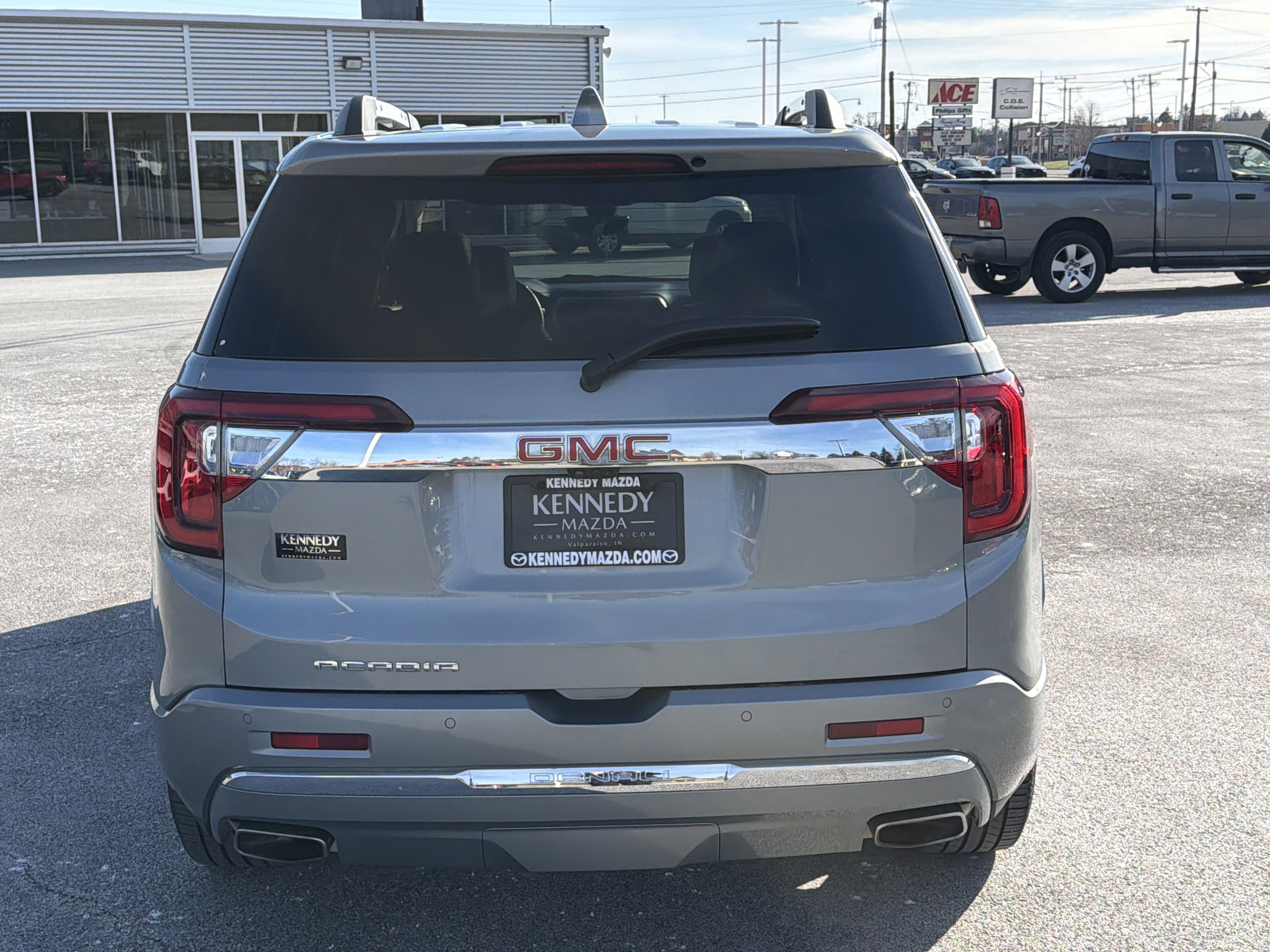 Used 2023 GMC Acadia Denali w/ Denali Technology Package image 4
