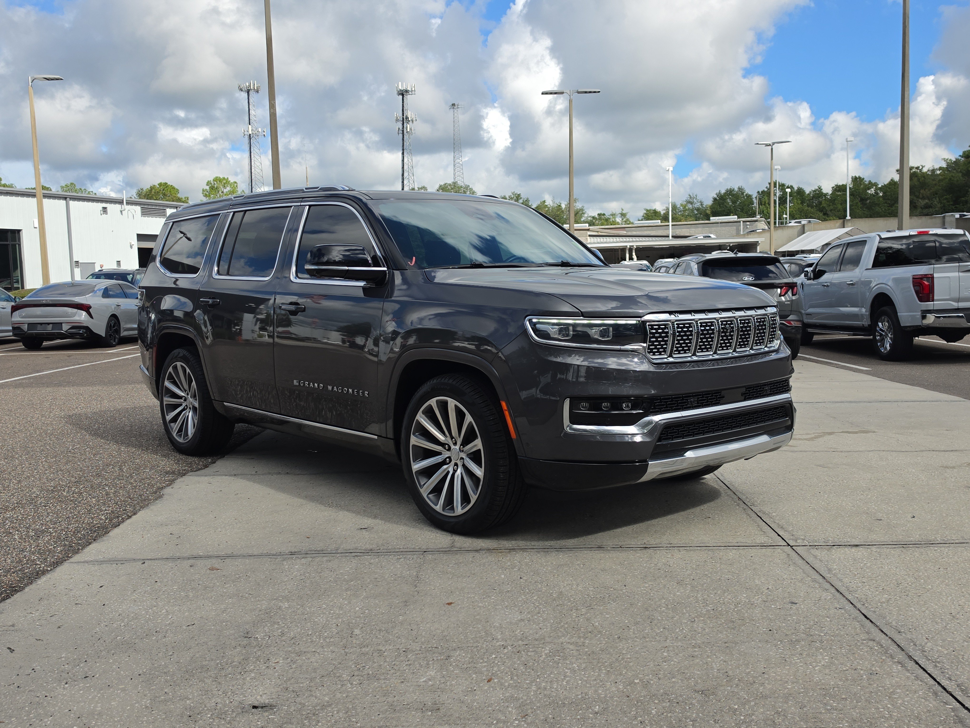 Used 2023 Jeep Grand Wagoneer Series II AWD/4WD image 2