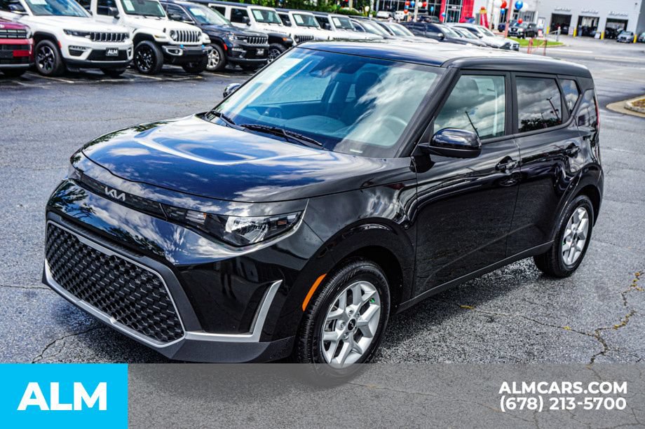 Used 2025 Kia Soul LX w/ LX Technology Package FWD image 15