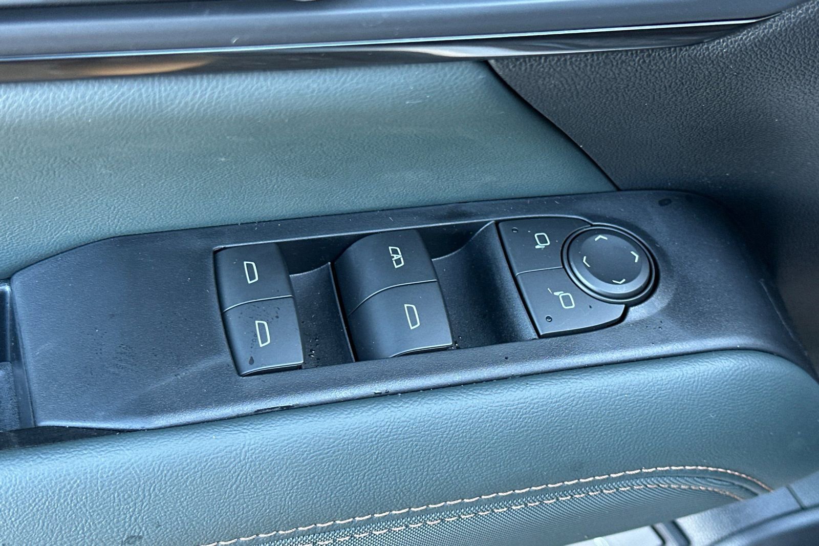 New 2026 GMC Terrain AT4 w/ Convenience Package III image 11