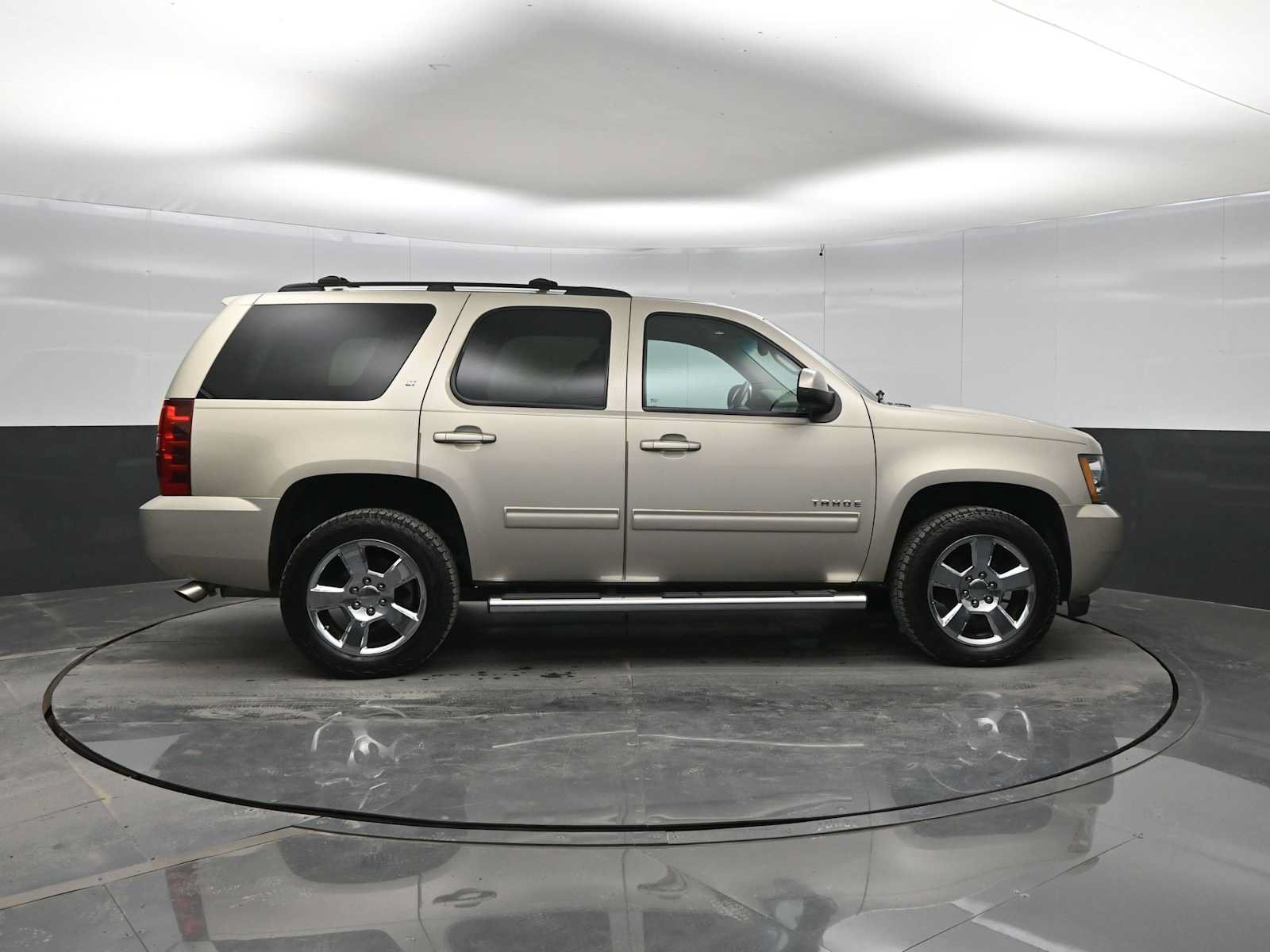 Used 2014 Chevrolet Tahoe LT w/ Luxury Package RWD image 9