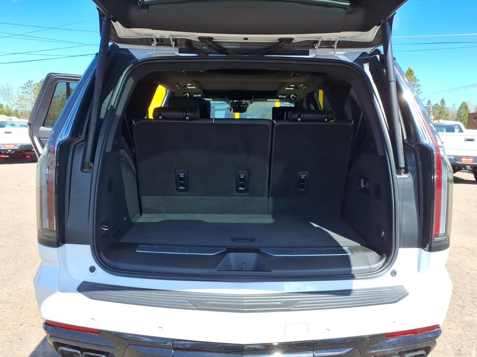 Used 2025 Cadillac Escalade V w/ LPO, ONYX Package AWD/4WD image 12