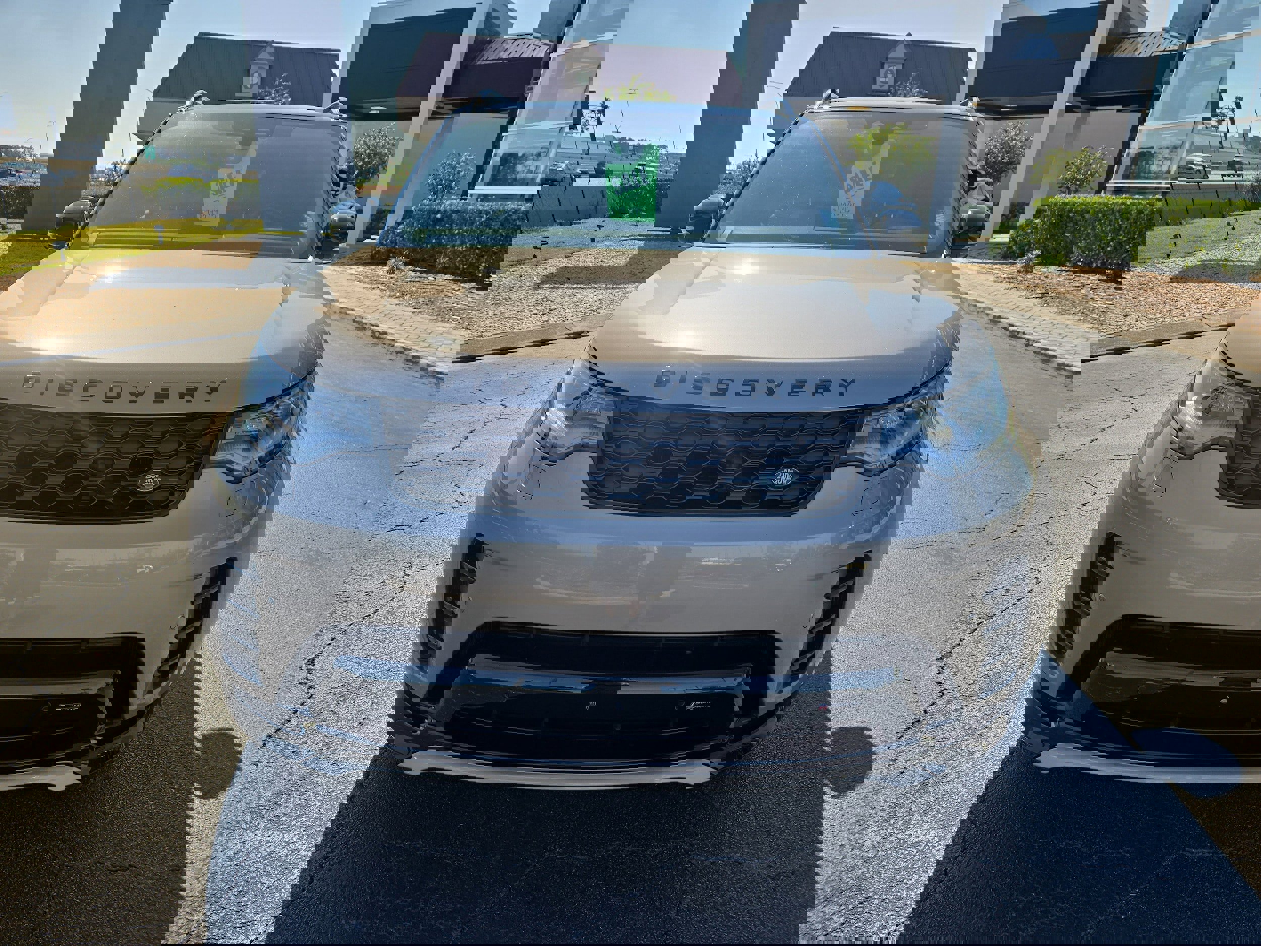 Used 2023 Land Rover Discovery S R-Dynamic image 3