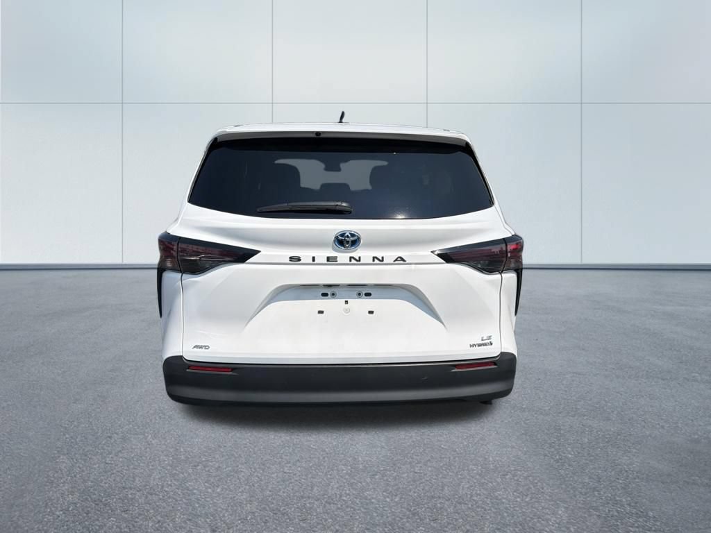 Used 2024 Toyota Sienna LE AWD/4WD image 4