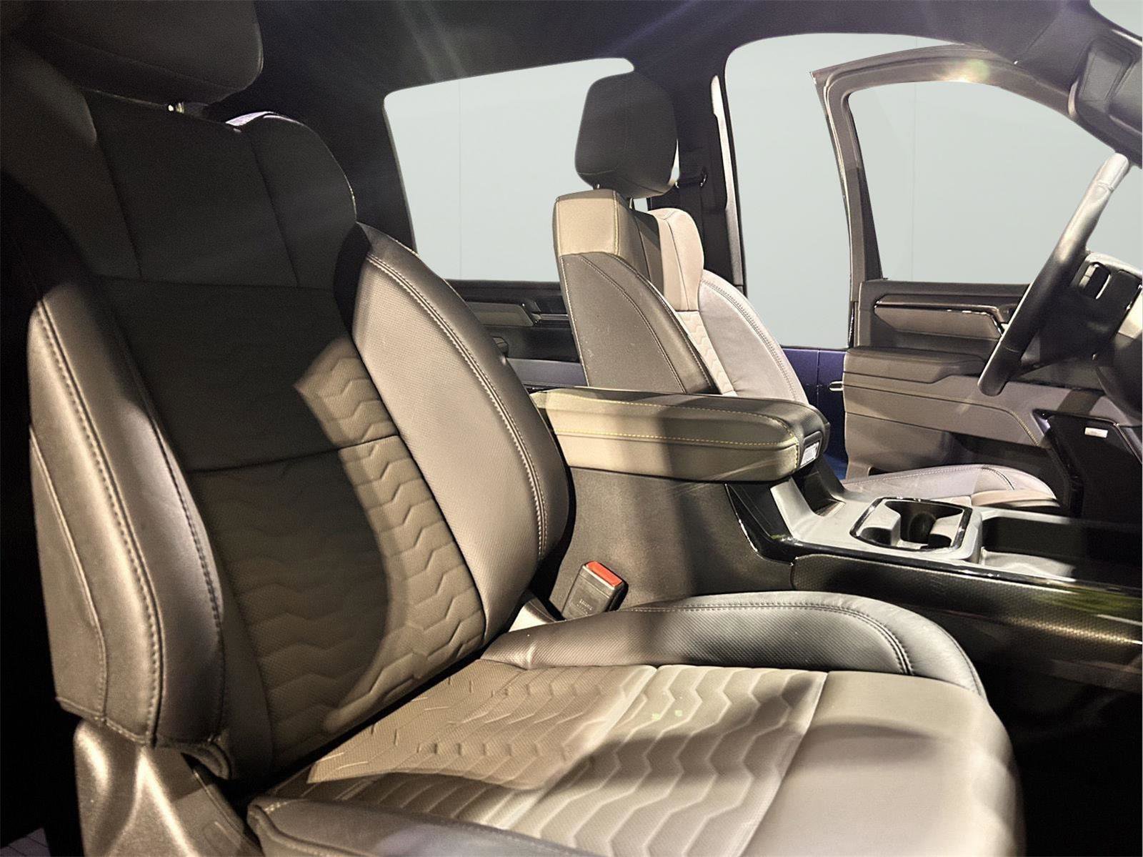 Used 2025 Chevrolet Silverado 2500 ZR2 image 10