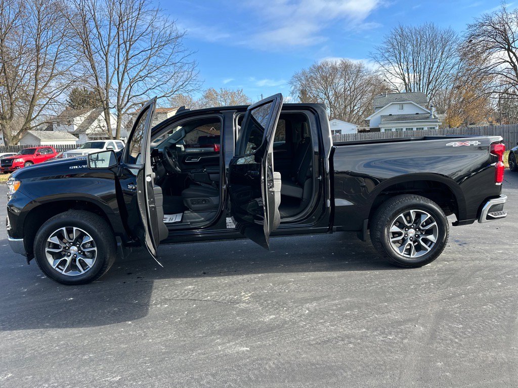 Used 2025 Chevrolet Silverado 1500 LT image 21