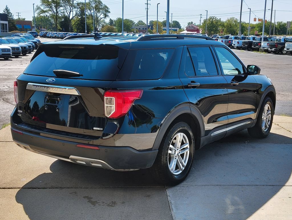 Used 2020 Ford Explorer XLT w/ Equipment Group 202A AWD/4WD image 17