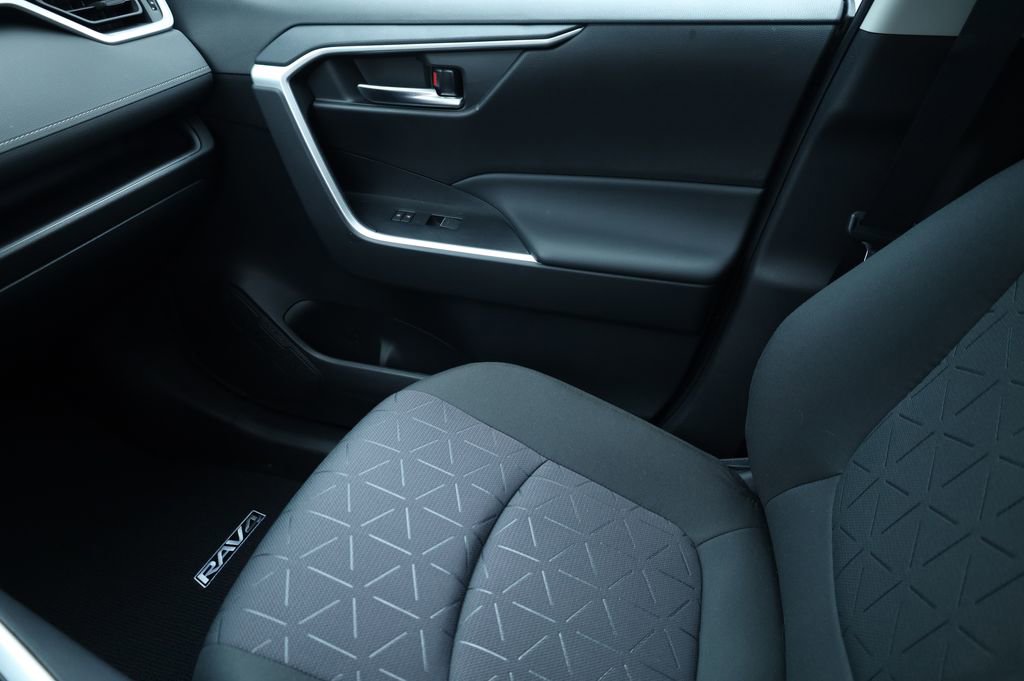 Used 2025 Toyota RAV4 XLE image 37
