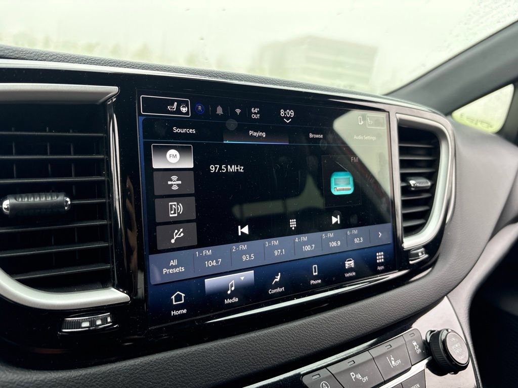 Used 2025 Chrysler Pacifica Select FWD image 23