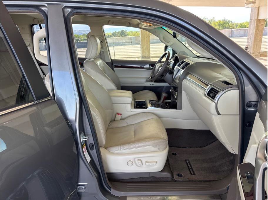 Used 2014 Lexus GX 460 w/ Premium Package AWD/4WD image 14