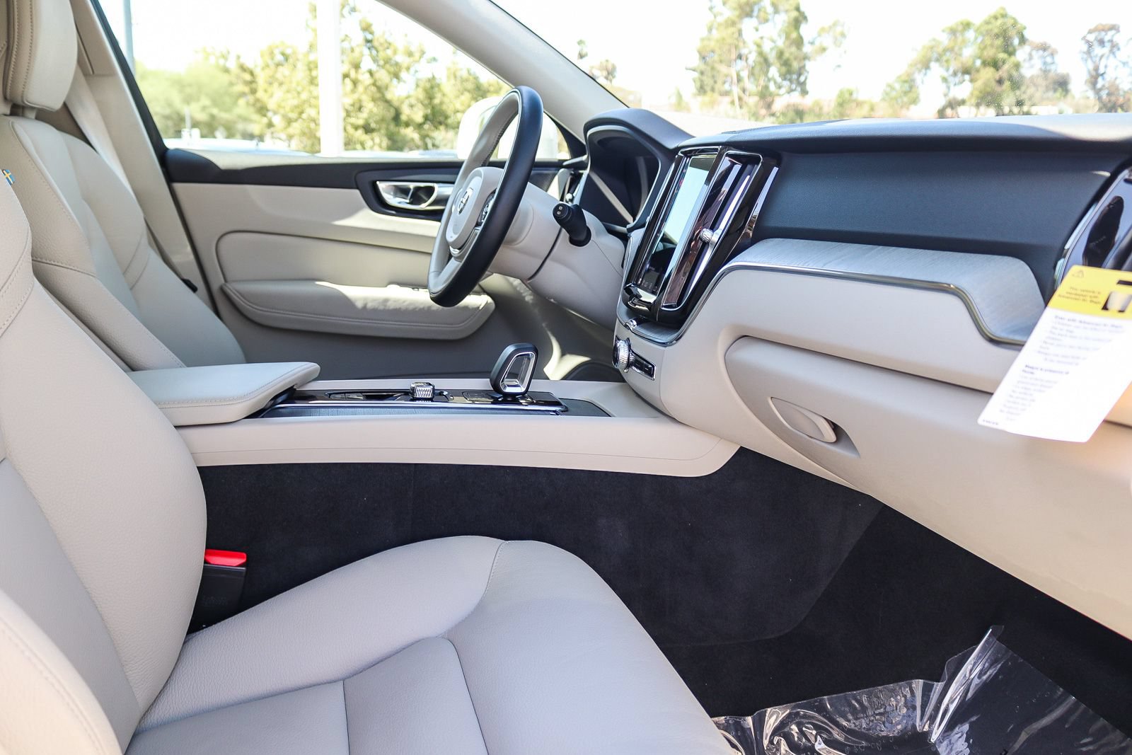 Used 2023 Volvo XC60 B5 Plus w/ Protection Package Premier FWD image 18