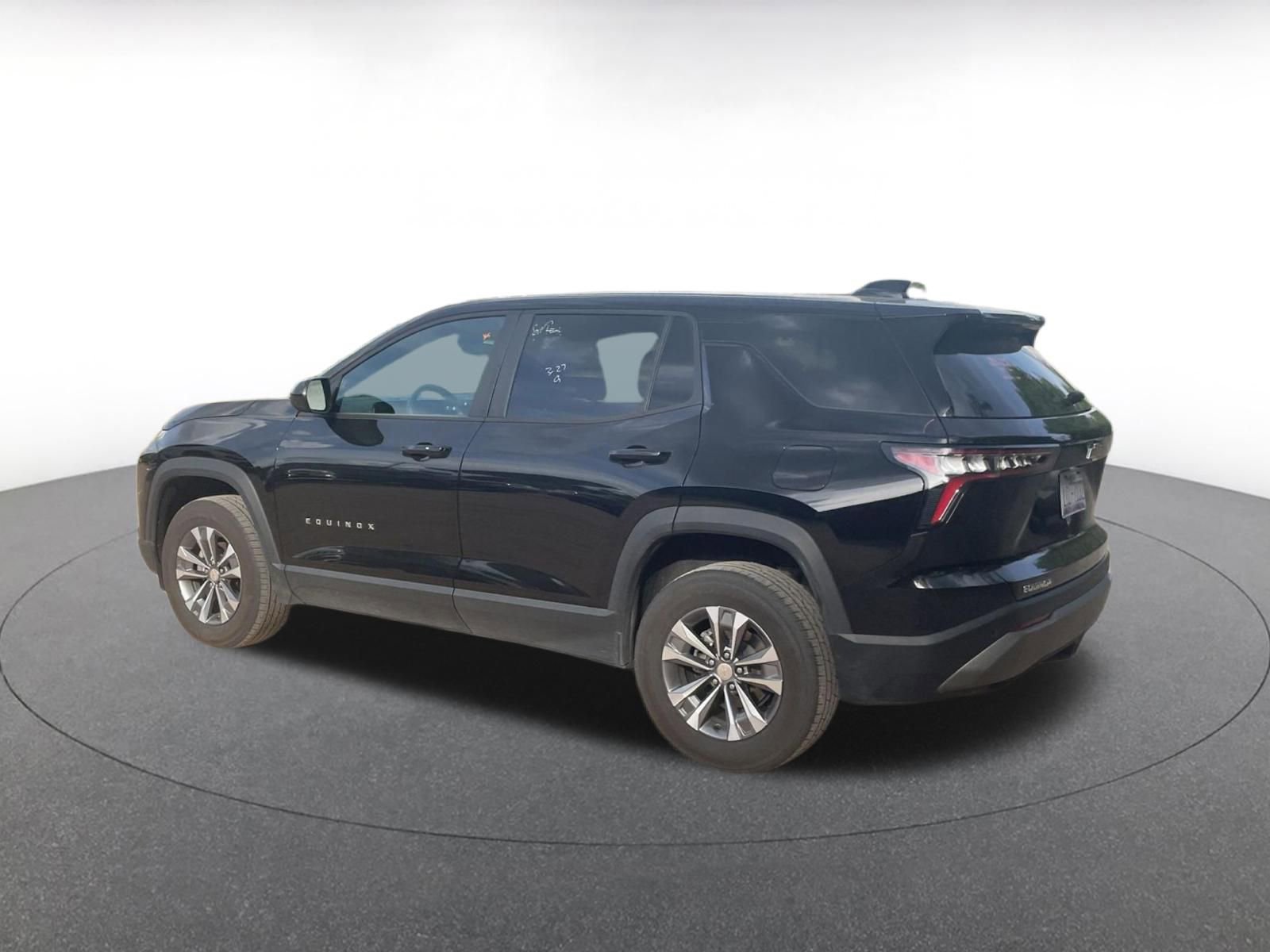 Used 2025 Chevrolet Equinox LT FWD image 11