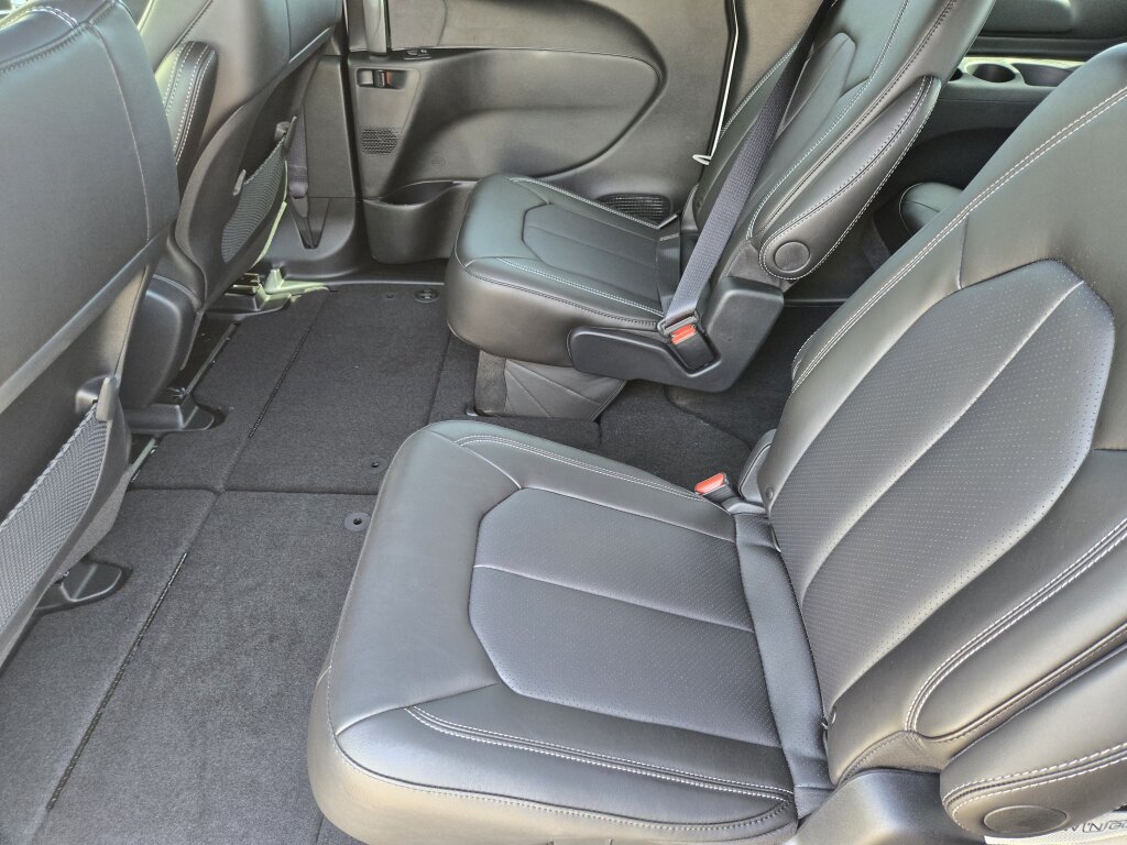 New 2027 Chrysler Pacifica LX FWD image 8